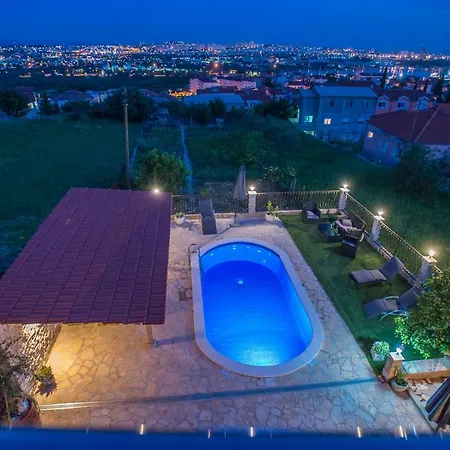 Villa Salona Апартаменты *