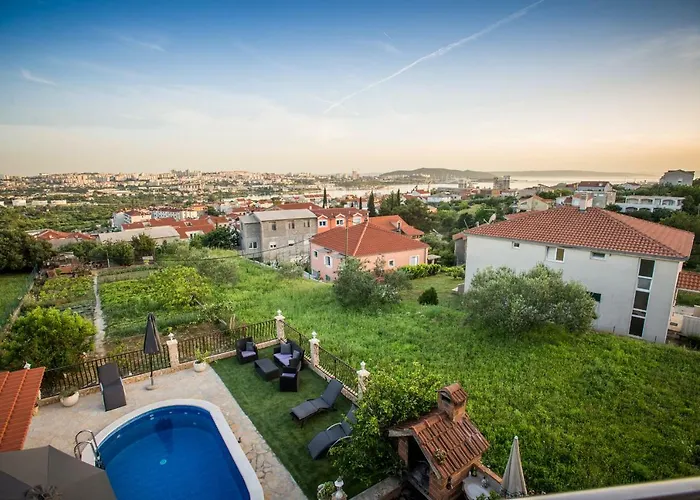 Villa Salona Solin